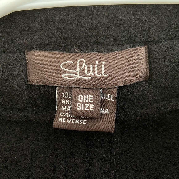 Black Thick Warm Wool Cape - Picture 4 of 5